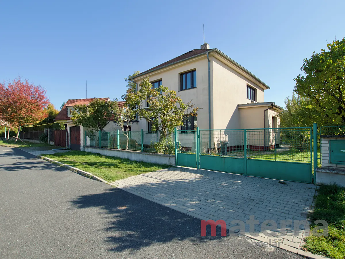 Prodej rodinného domu 243 m², pozemek 743 m²
